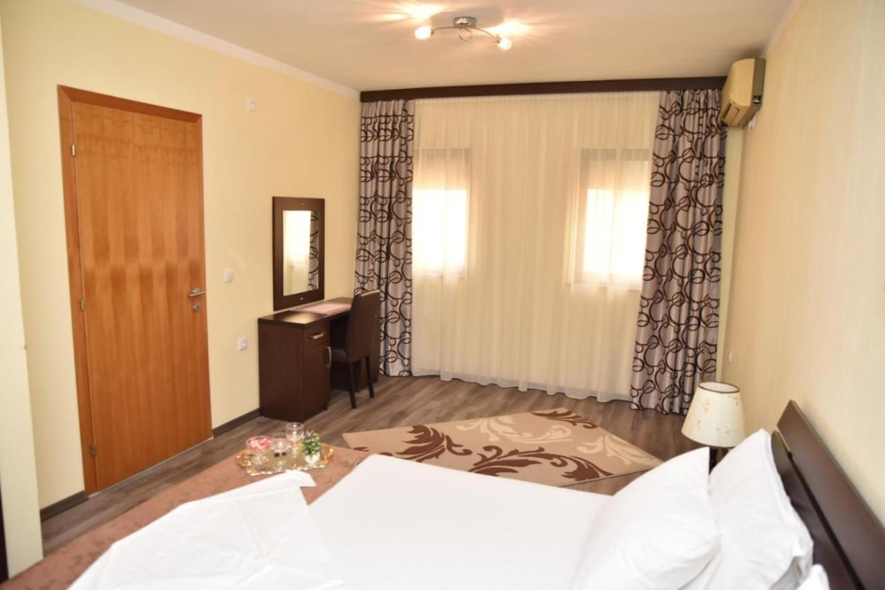 Guest House Evropa 2 Ulcinj Exterior photo