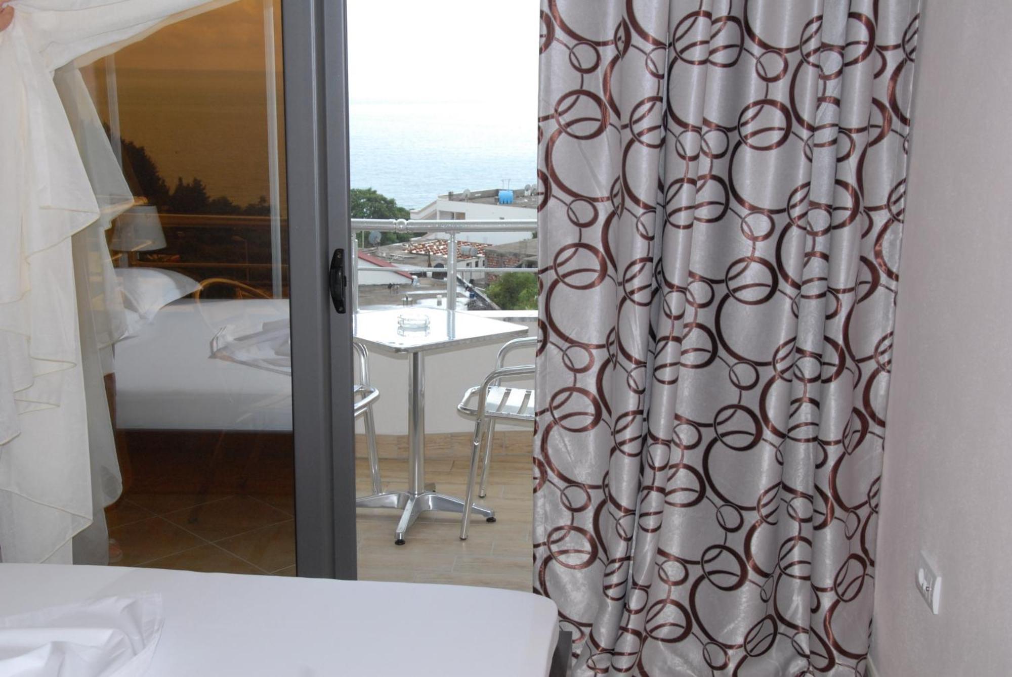 Guest House Evropa 2 Ulcinj Exterior photo